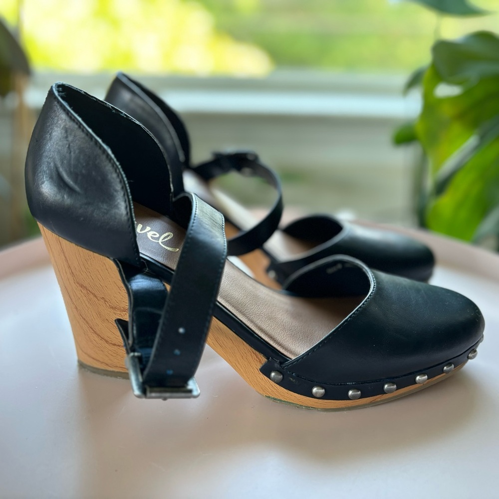 Wood heeled sandal
